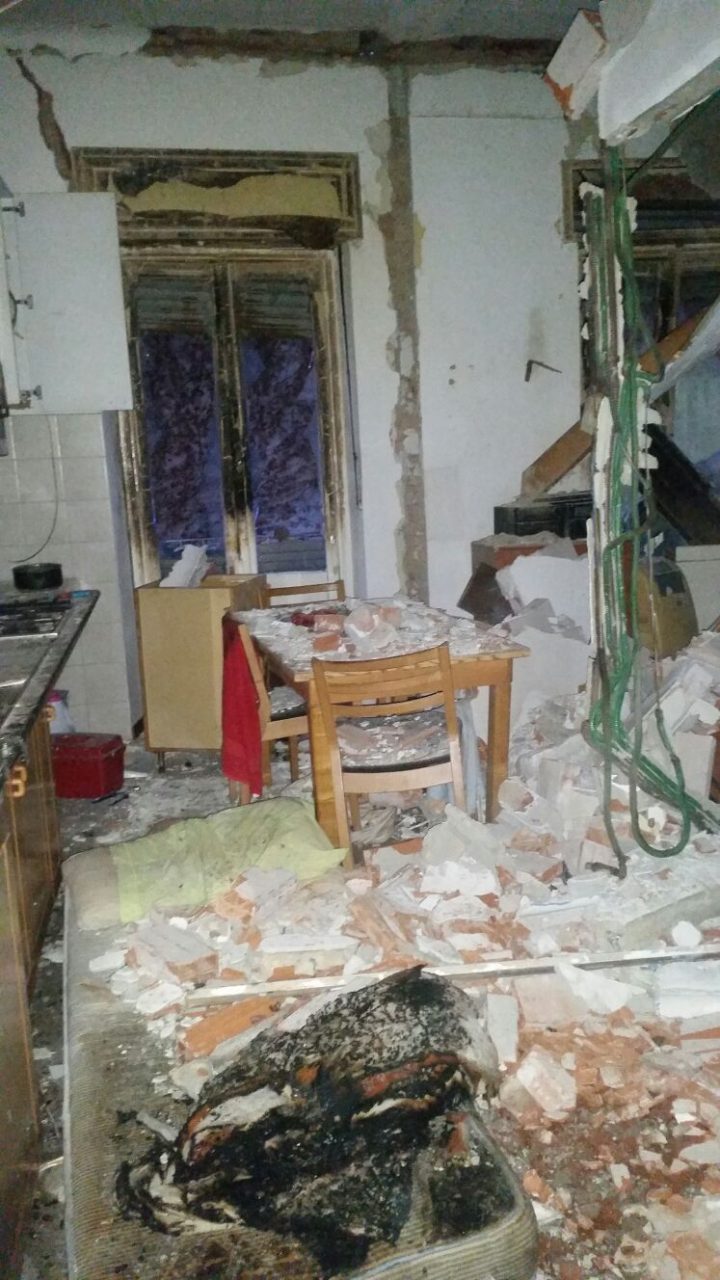 Esplosione in una palazzina, sembrerebbe un gesto volontario