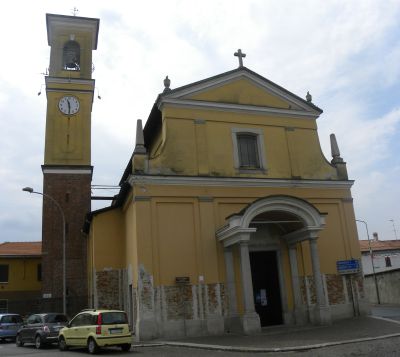 Natività in legno creata in diretta sul sagrato della chiesa