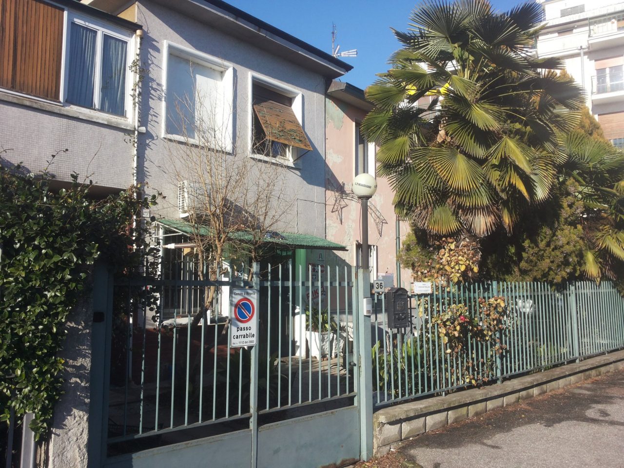 Donna trovata morta in casa