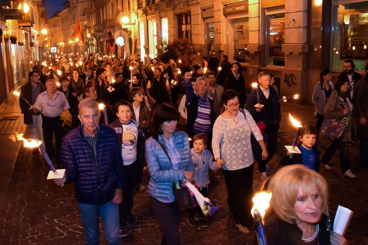 Conflitto in Ucraina: solidarietà e fiaccolate da parte dei Comuni