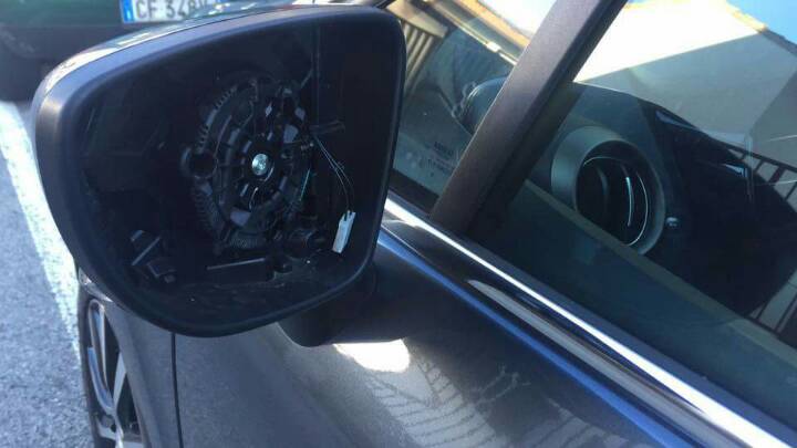 Razzia di specchietti dalle auto, è allarme