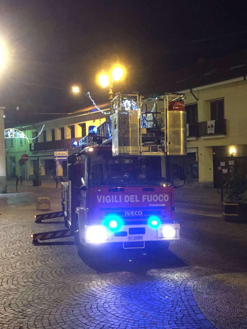 Benedizione e dimostrazione fuori dalla basilica per i pompieri