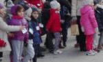 Bimbi in piazza per "cantare" il Natale VIDEO