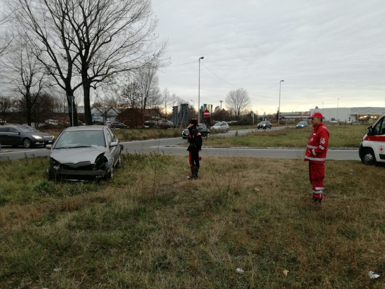 Incidente alla rotonda Feren, ferita una donna