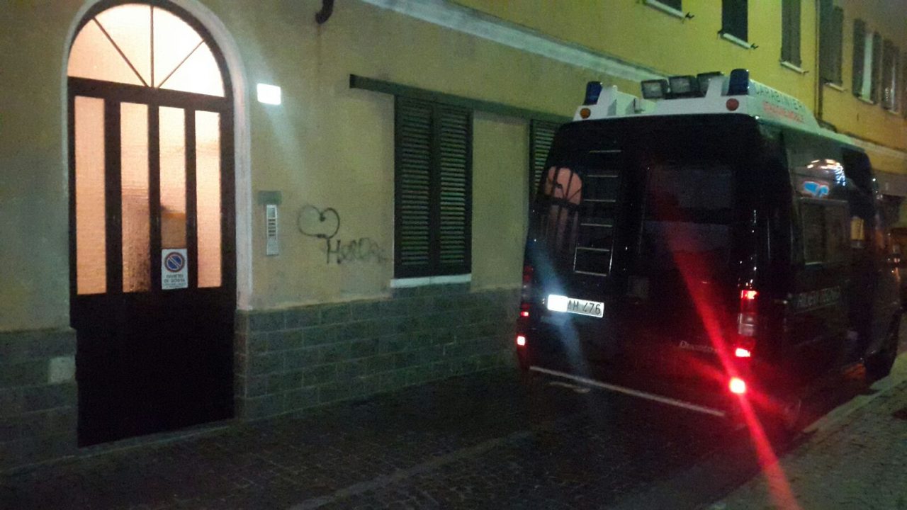 Morta giovane mamma accoltellata in casa I VIDEO