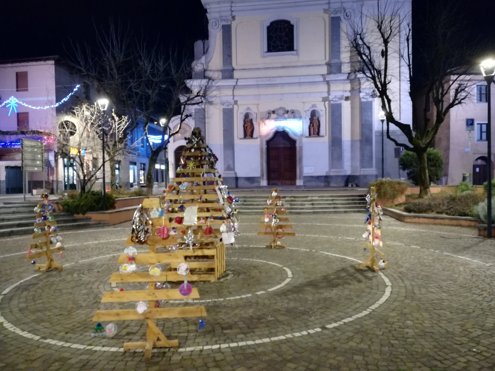 Decorazioni natalizie nel rispetto dell'ambiente - Prima Milano Ovest