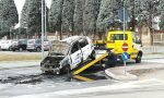 Auto in fiamme in stazione, la rimozione e le foto