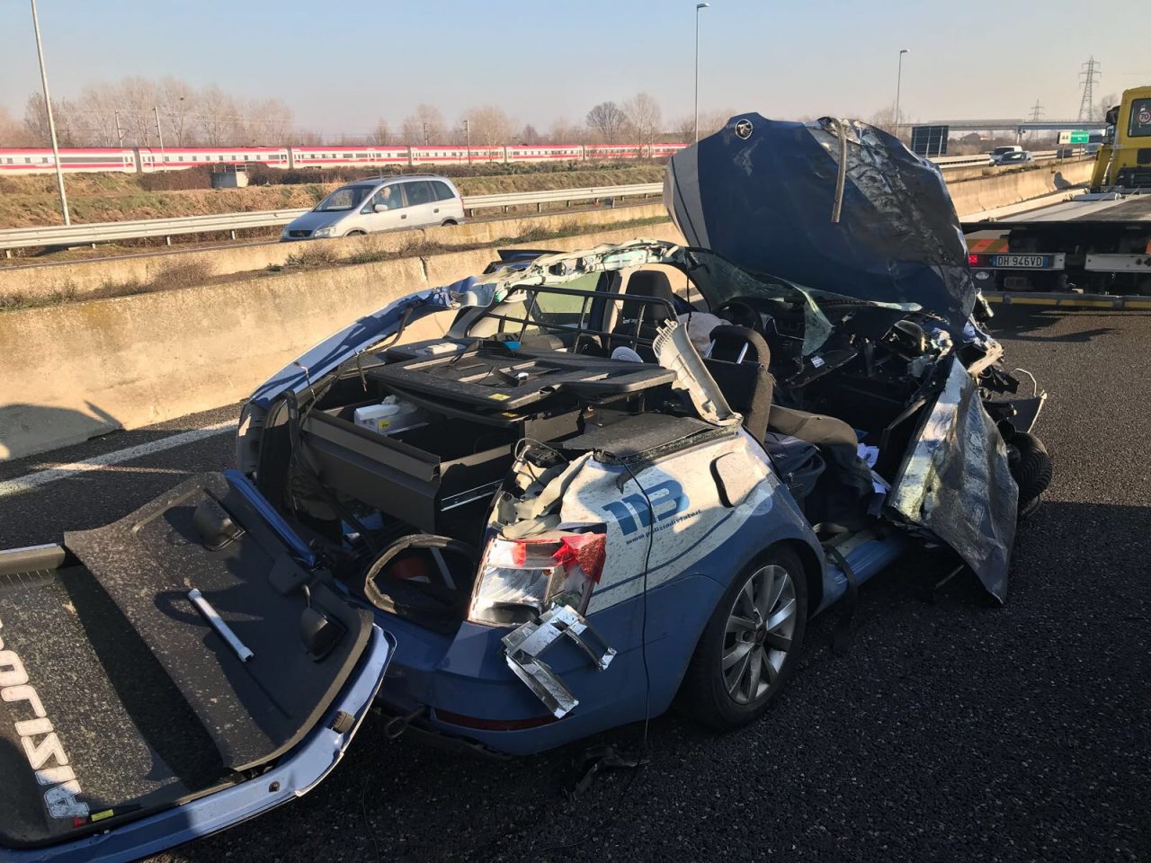 Schianto in autostrada: muore un poliziotto FOTO