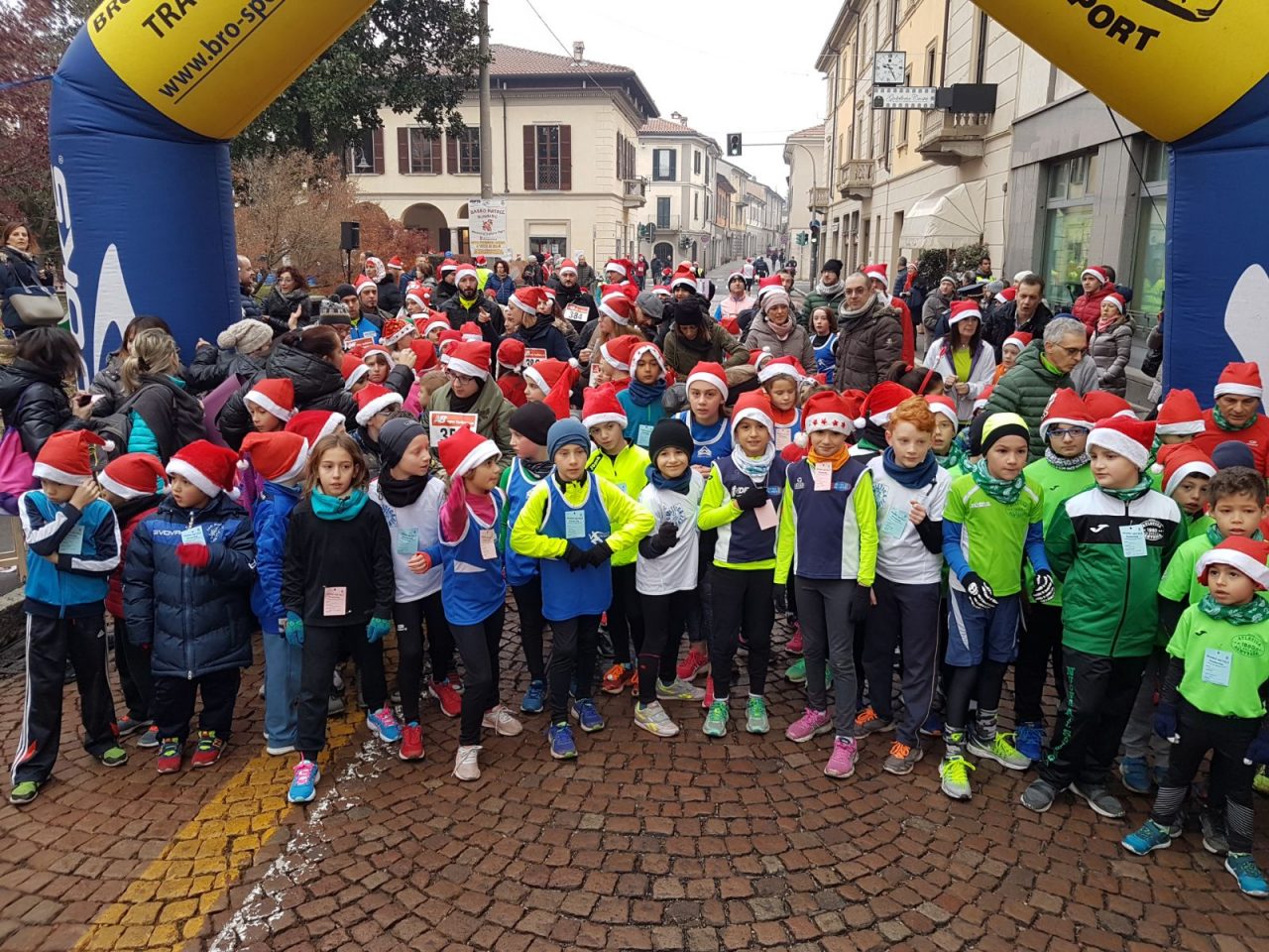 Babbo Natale Running in 800 al via a Tradate VIDEO