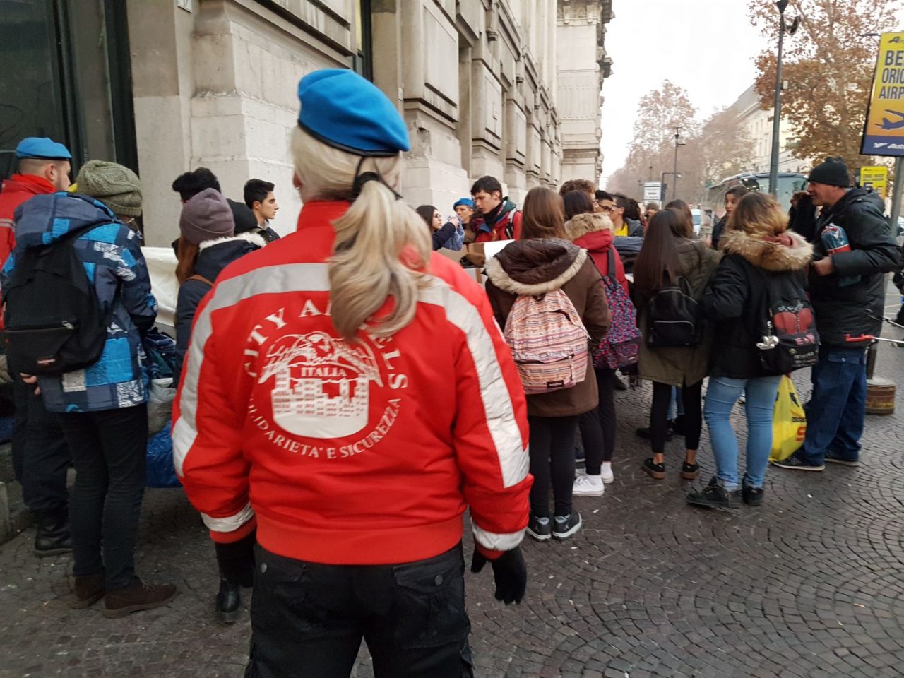 Studenti del Curie a Milano con i City Angels, doni ai clochard VIDEO