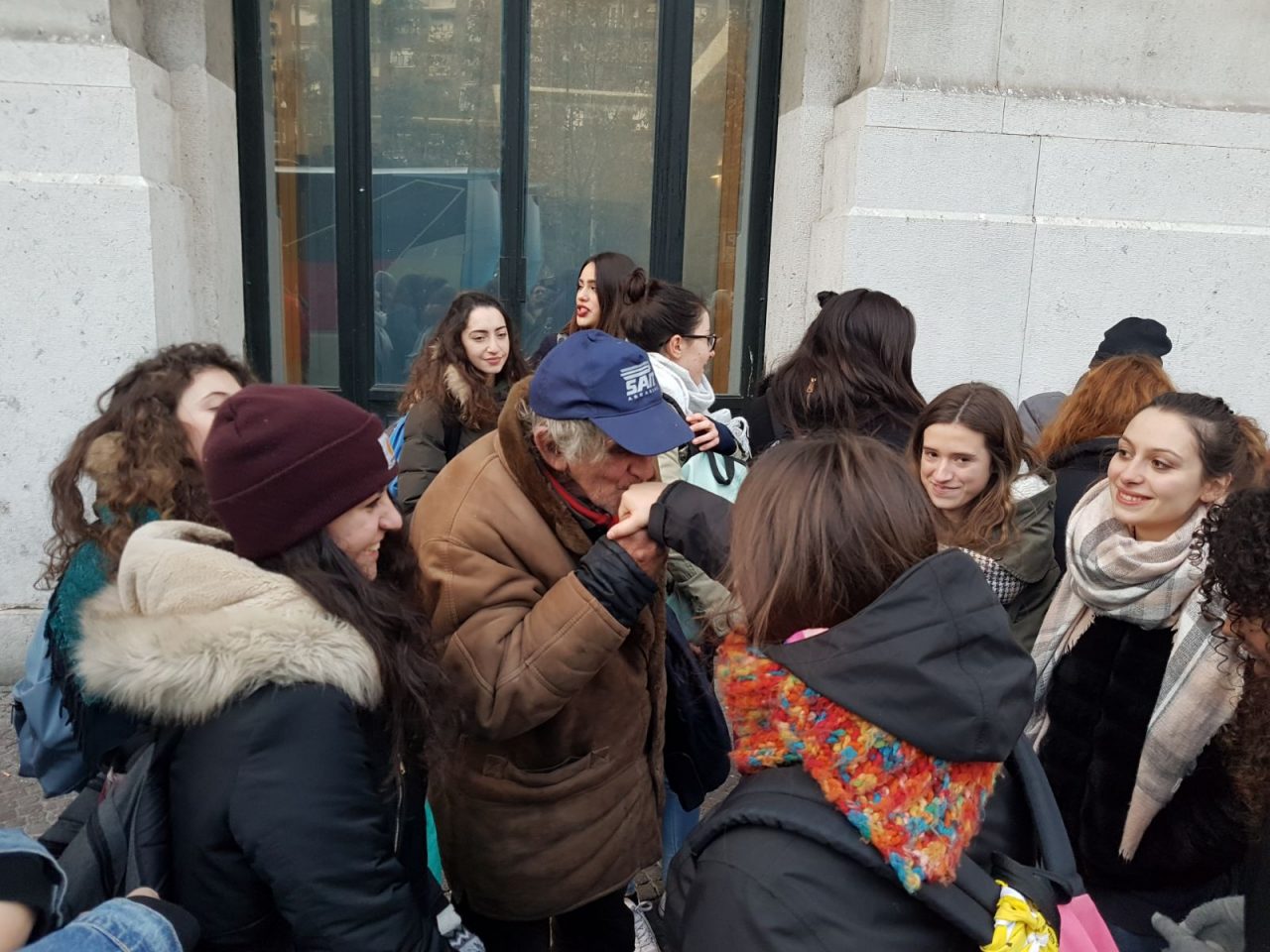 Studenti tradatesi a Milano per i clochard LE FOTO