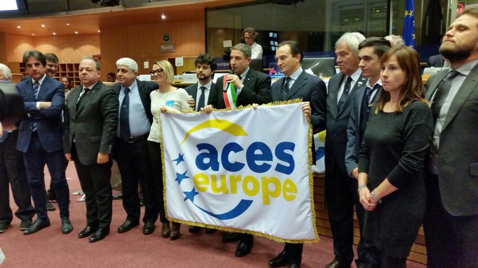 Delegazione comunale a Bruxelles per ritirare la bandiera