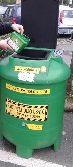 Da gennaio l’olio alimentare usato si raccoglie nei supermercati