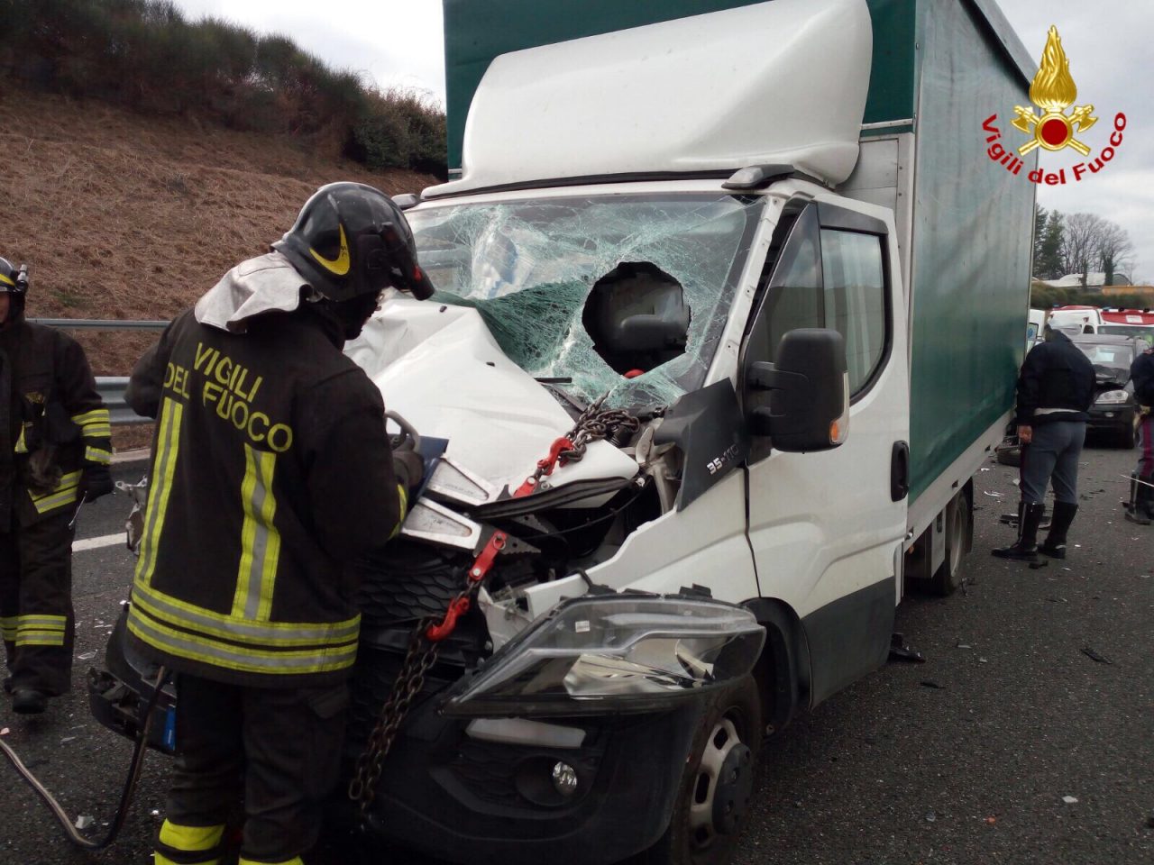 Incidente all’uscita di Solbiate intervengono i pompieri