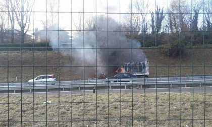 Milano-Meda disagi alla viabilità per camion in fiamme