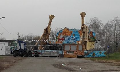 Bambina cade dalla giostra, arriva il perito