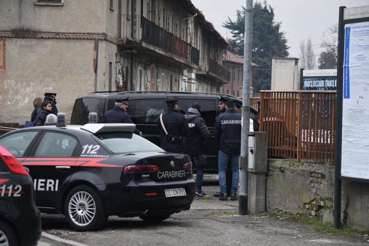 Trovato cadavere in un furgone. E’ giallo – LE FOTO