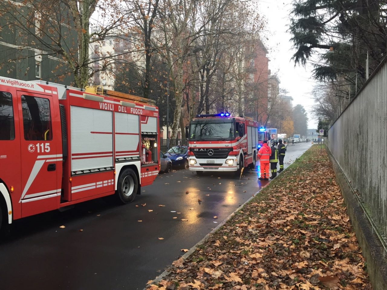 Incendio in appartamento arrivano i pompieri