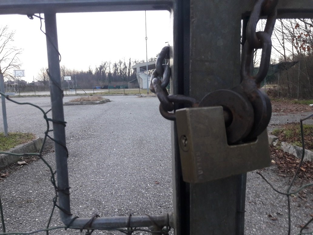Campo sportivo chiuso per ragioni di sicurezza