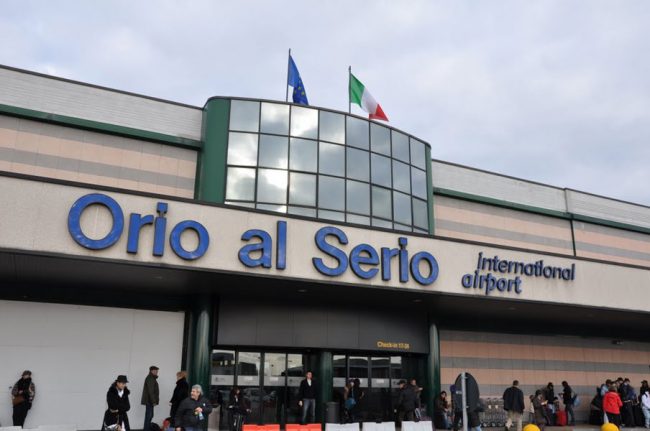 Inno nazionale italiano all’aeroporto di Orio