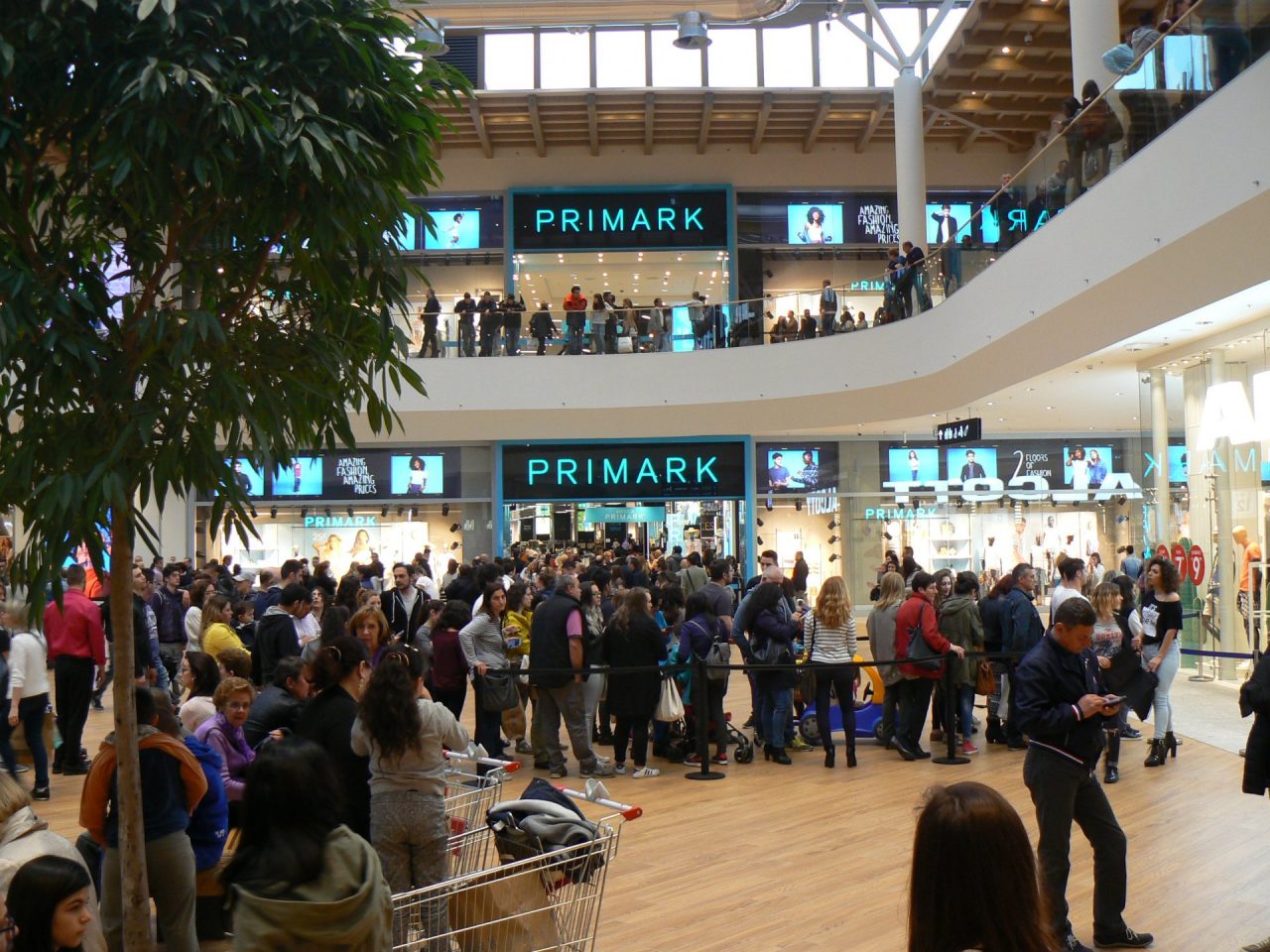 Sciopero da Primark: i dipendenti incrociano le braccia
