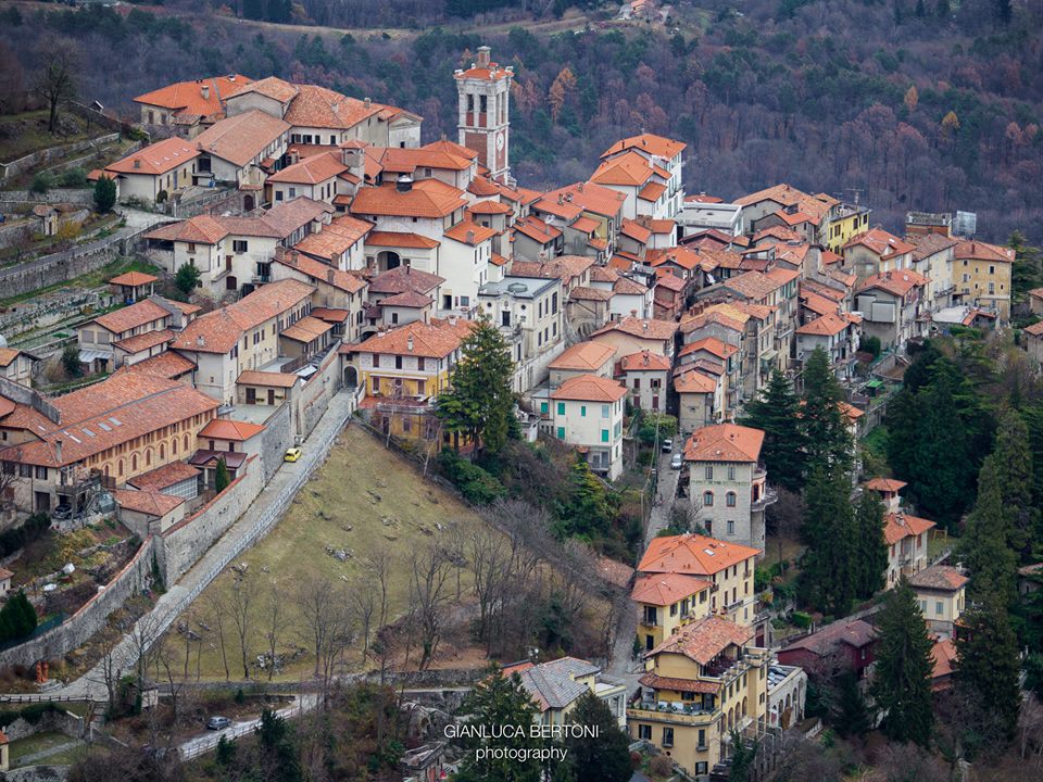 Fiaccolata di fine anno al Sacro Monte di Varese