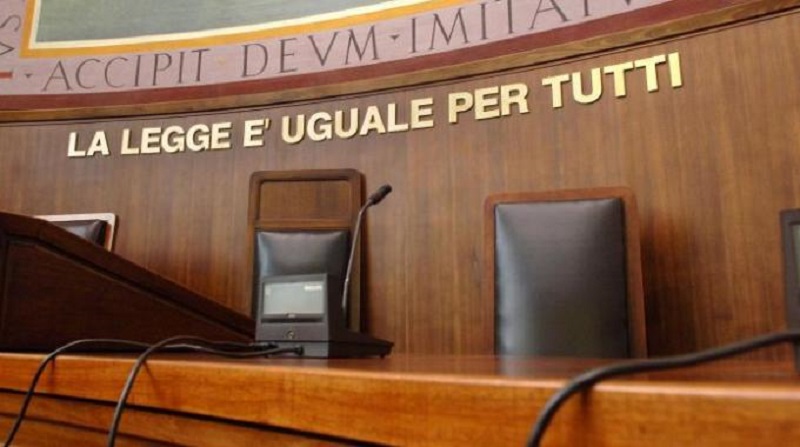 Minacciò la cameriera con un coltello, condanna a 4 mesi per un tradatese