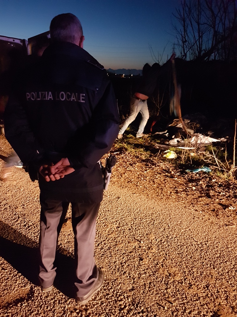 Discarica a cielo aperto, la Polizia locale individua il colpevole