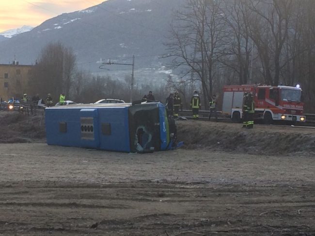 Pullman si ribalta in Valtellina, muore 27enne di Paderno