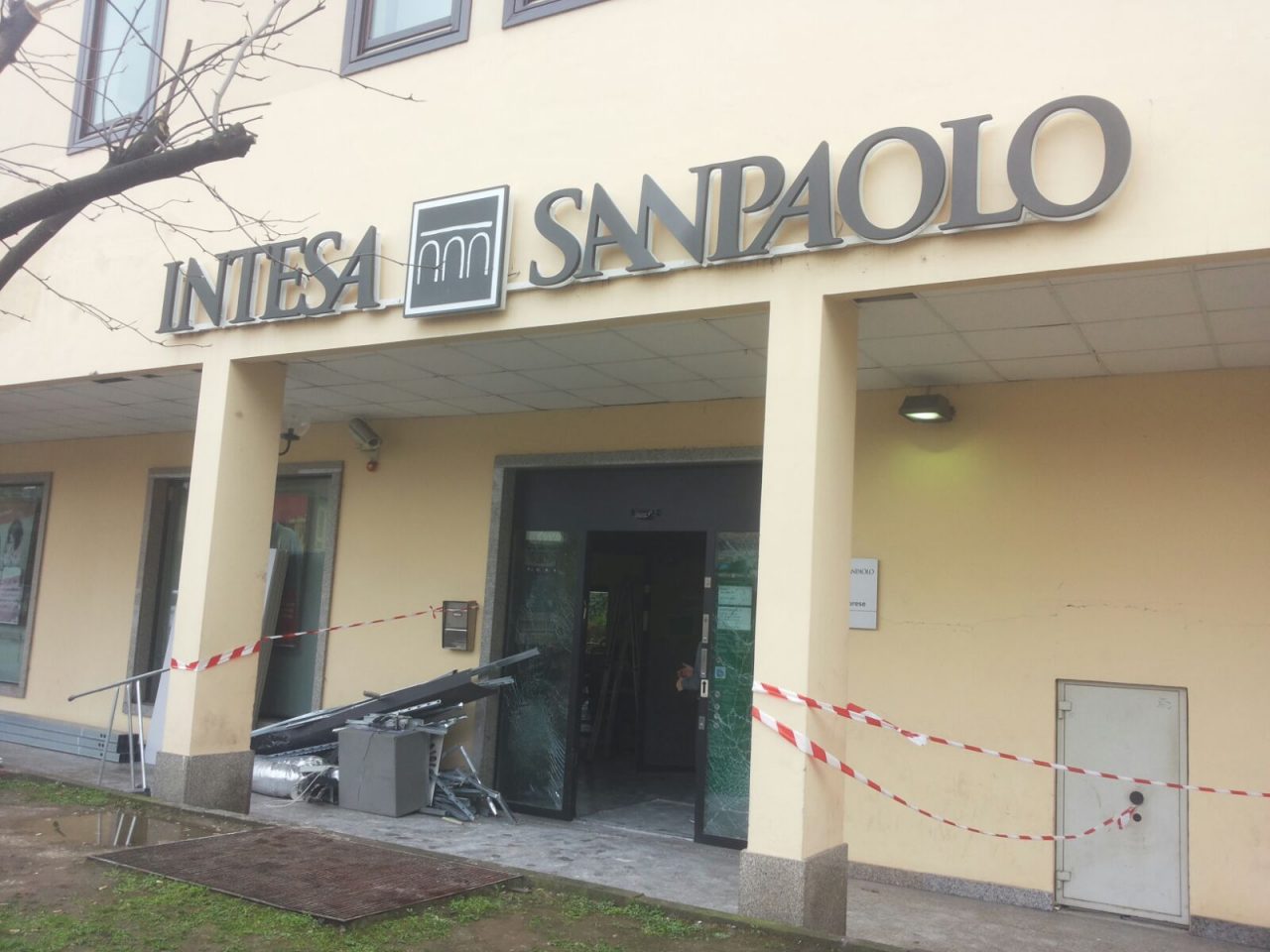 Esploso bancomat nella notte