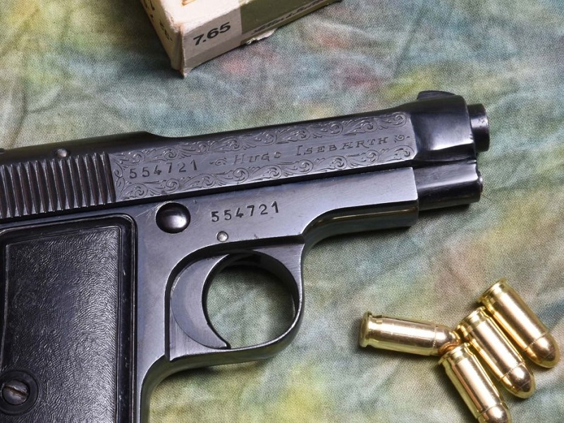 Carabinieri fermano spacciatore ad Abbiategrasso: nella sua casa a Cusago spunta una pistola