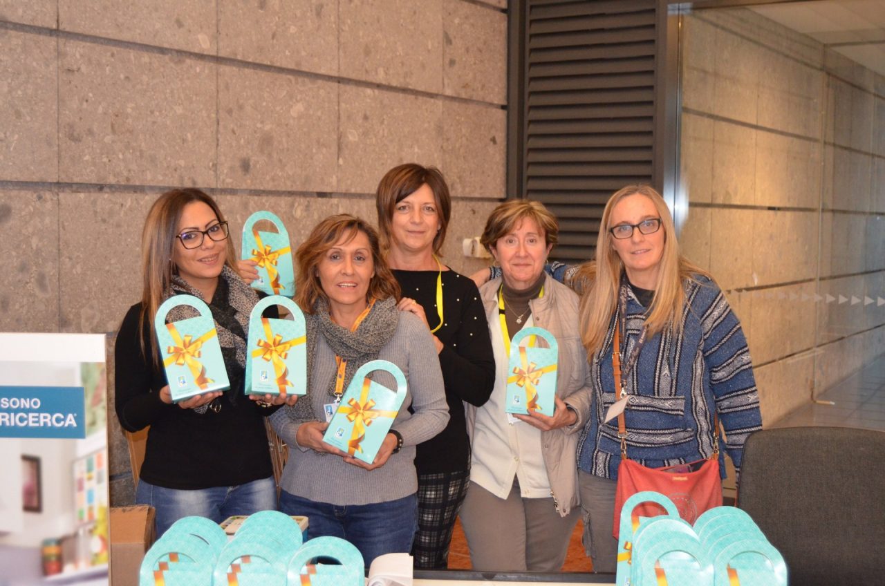 Arance contro il cancro volontari in piazza