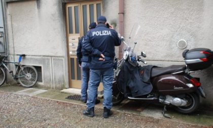 Terrorismo Fenegrò Polizia in via Trento per l’espatrio della madre VIDEO e FOTO