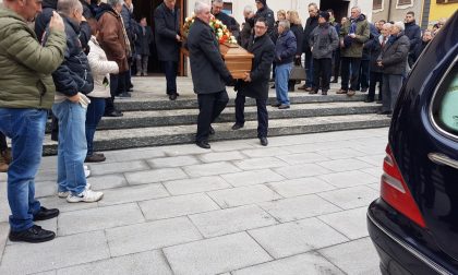 Folla ai funerali di Anna travolta a un ubriaco al volante
