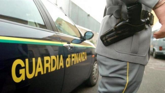 Schianto con la Porsche: all’interno trovati 22mila euro