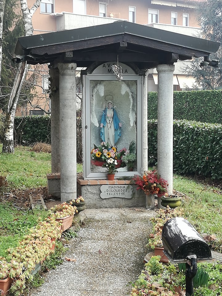 I consiglieri dem pagano la teca nuova della Madonnina