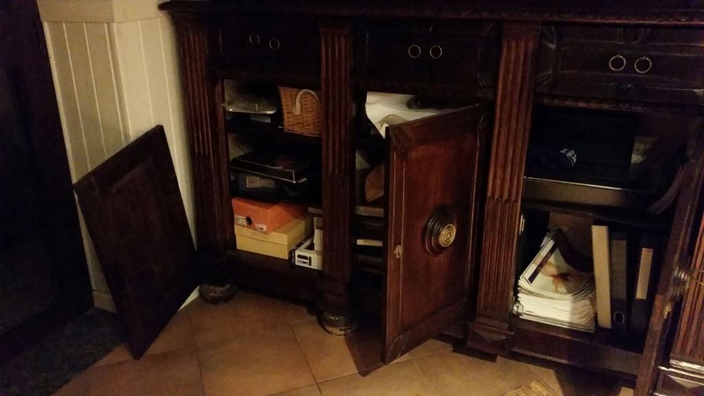 Raffica di furti a Cislago: devastata una villa alla Massina