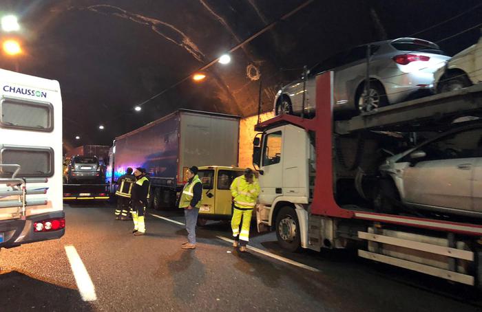Maxi tamponamento sull’A26: morto un ragazzo di Cerro Maggiore