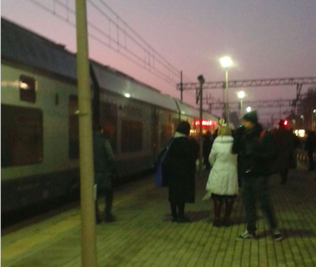 Buttano una bici sotto a treno: circolazione in tilt sulla Milano-Varese