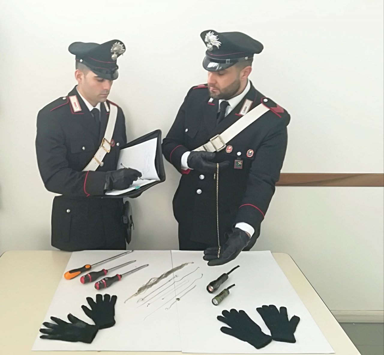 Tentato furto in villa, arrestati i due malviventi