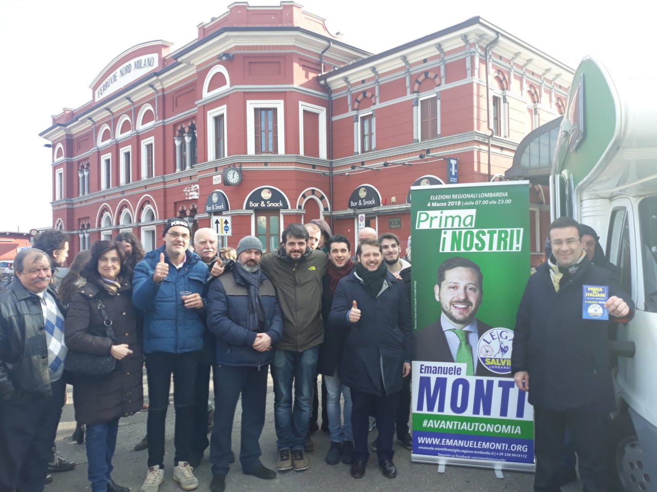 Elezioni Regionali, il tour di Monti parte dalla stazione di Varese