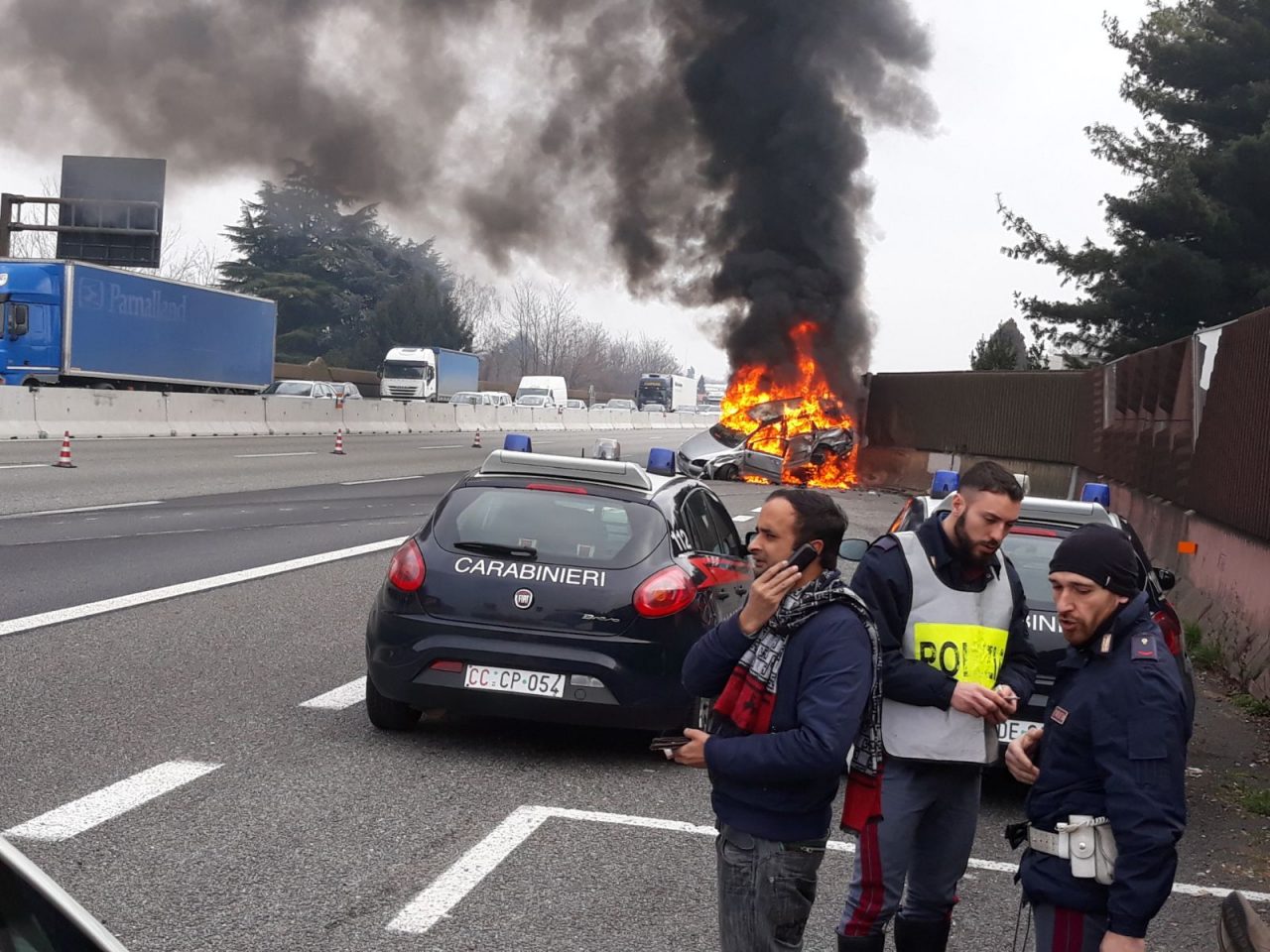 Incidente sull’A8, i coinvolti sono stati salvati dai Carabinieri di Saronno FOTO