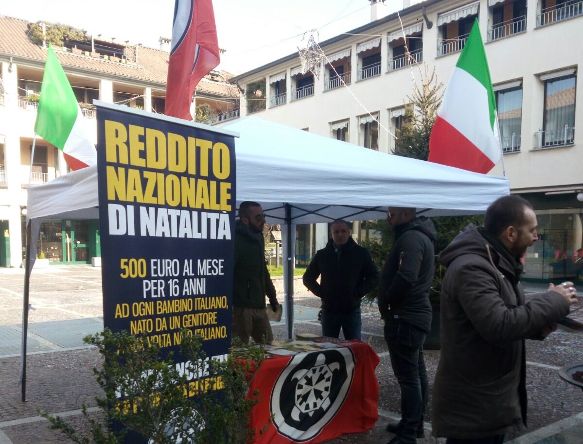 CasaPound in piazza a Novate