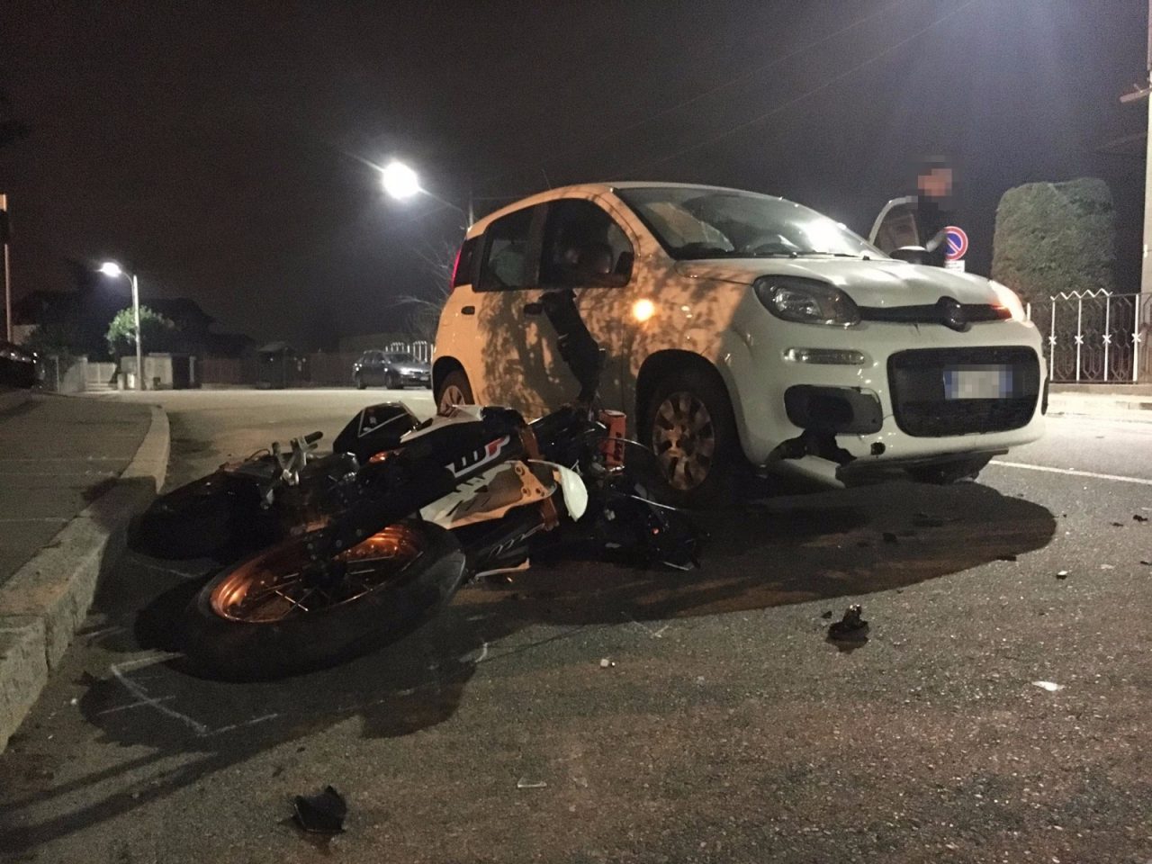 Schianto in moto, grave 19enne