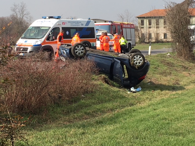 Grave incidente sulla SS526, tre auto coinvolte