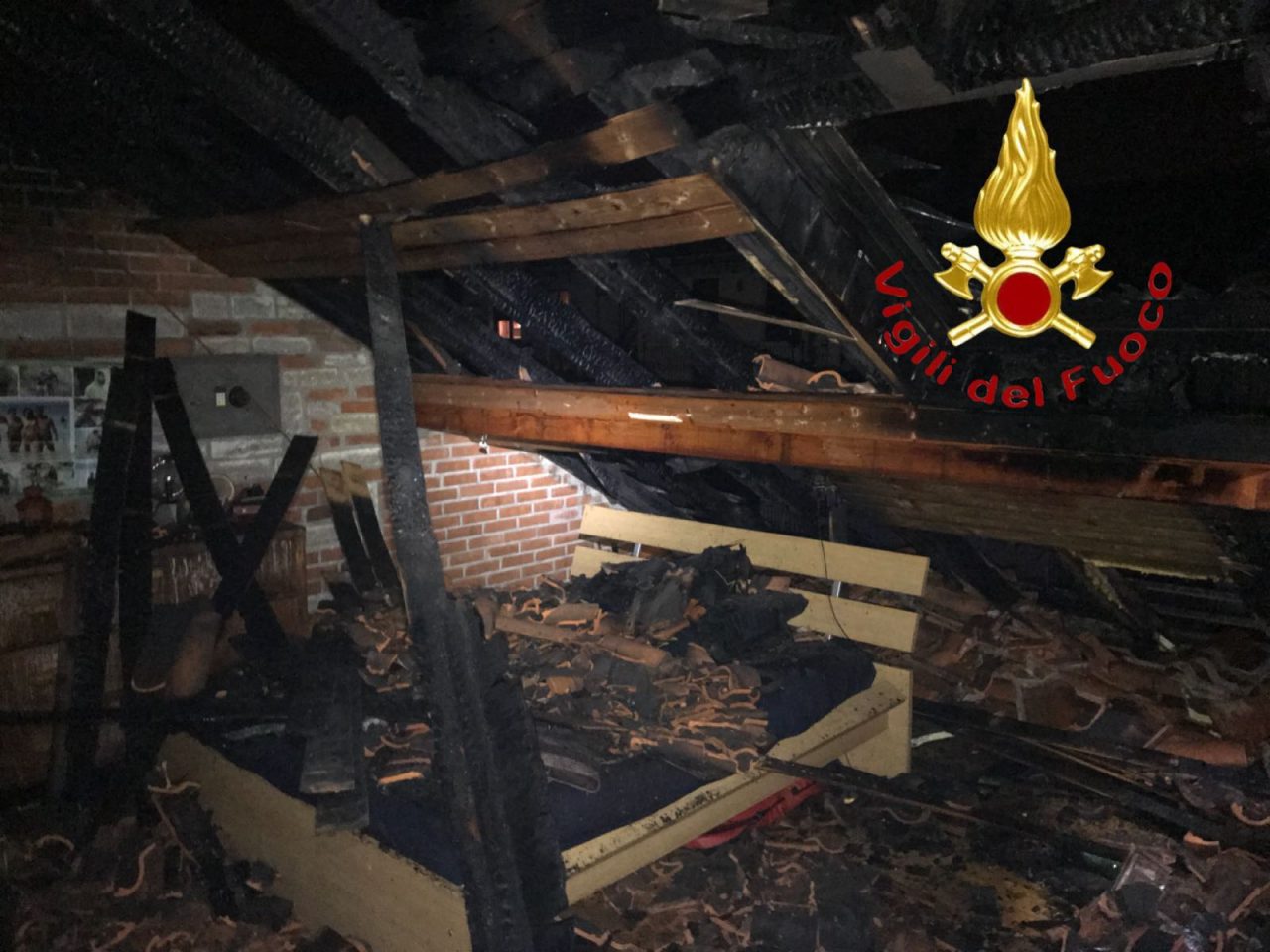 Incendio Mozzate in fiamme due piani di un edificio FOTO