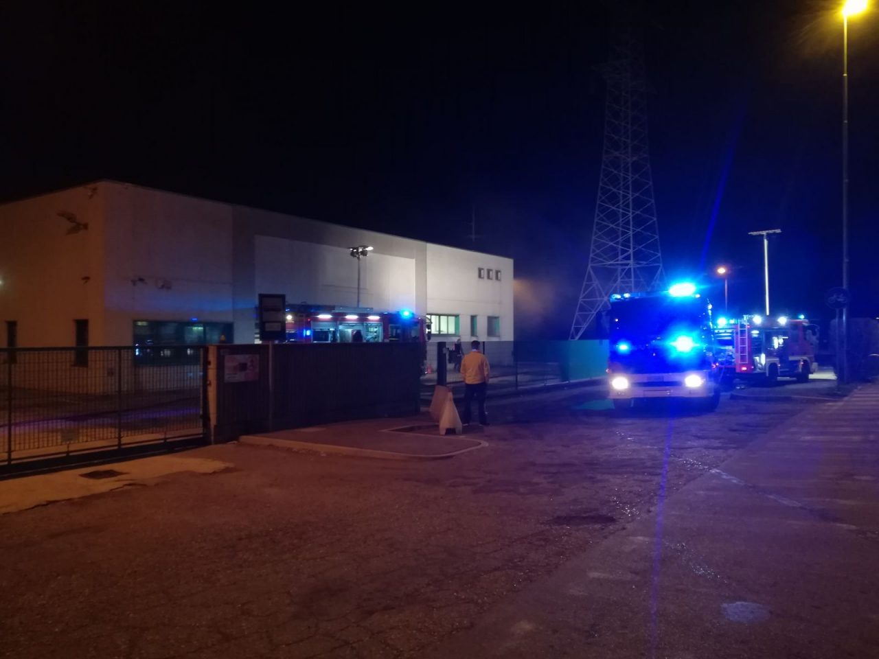 Busto Garolfo, brucia pullman nel deposito