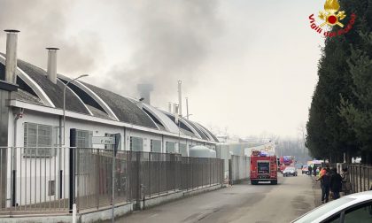 Incendio brucia ditta di tessuti FOTO