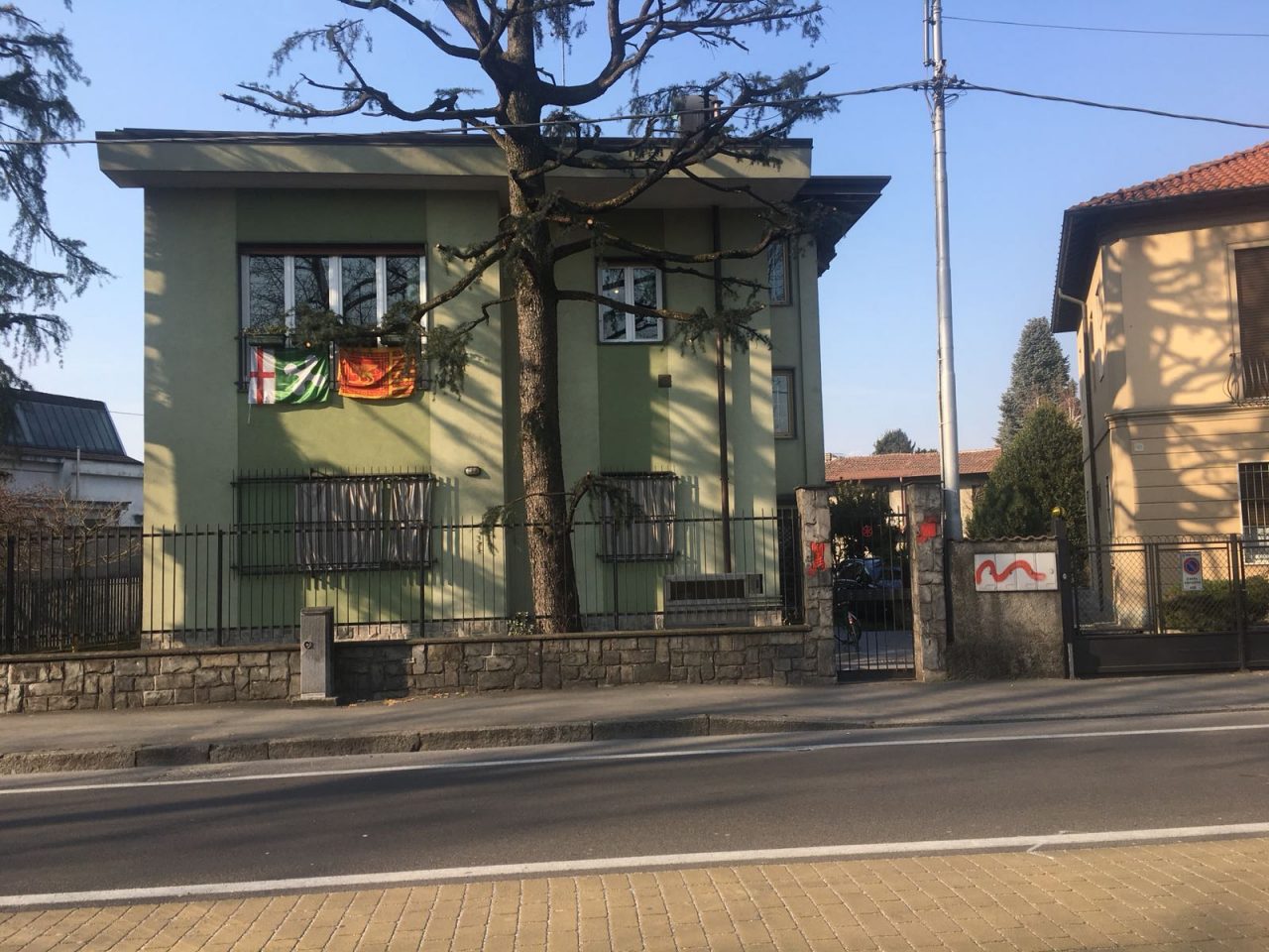 Imbrattata la casa del sindaco Fagioli
