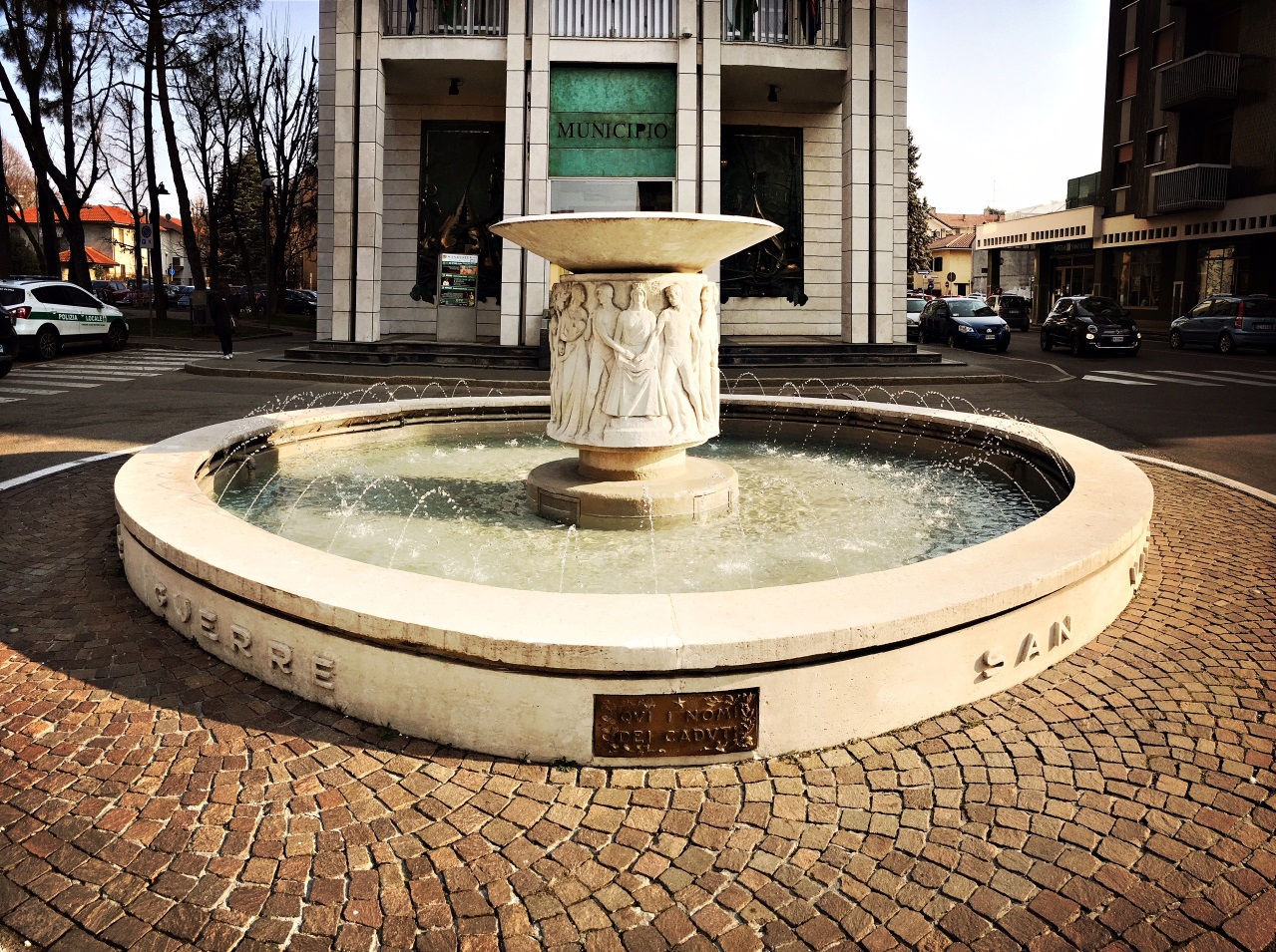 Torna a zampillare la storica fontana